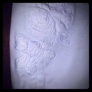 Girlfriend crops with embroidery on legs